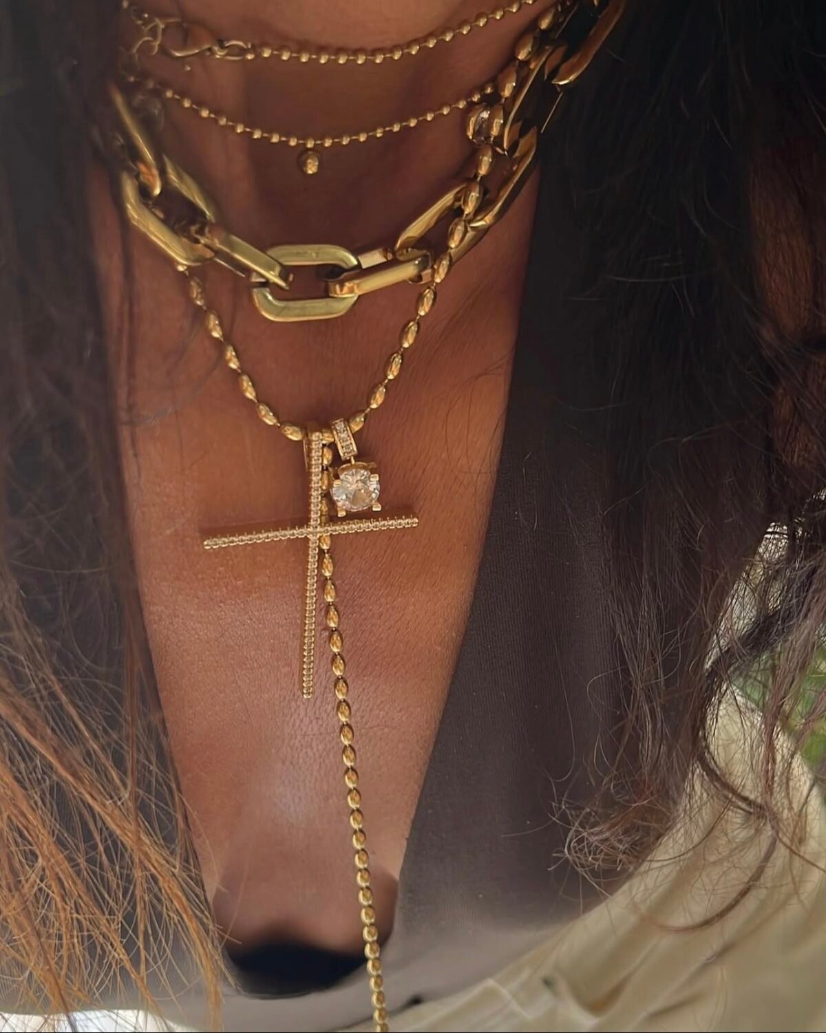 LUMIÈRE CROSS NECKLACE - Image 3