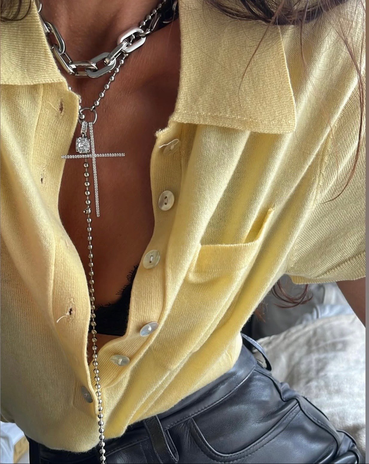 Screenshot LUMIÈRE SILVER CROSS NECKLACE - Image 1